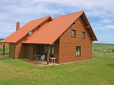 Das Gebäude in dem sich das Ferienhaus befindet