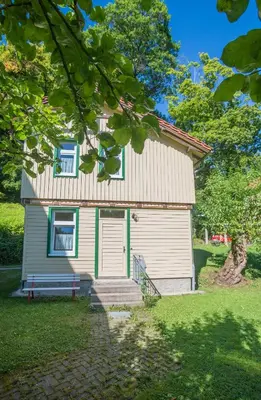 Das Gebäude in dem sich die Ferienwohnung befindet