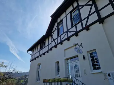 Das Gebäude in dem sich die Ferienwohnung befindet