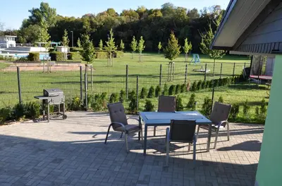Ein Garten an der Unterkunft Ferienwohnung Am Gondelteich