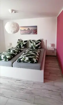 Ein Bett oder Betten in einem Zimmer der Unterkunft Ferienwohnung Am Gondelteich