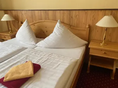 Ein Bett oder Betten in einem Zimmer der Unterkunft Hotel garni Am Dippeplatz