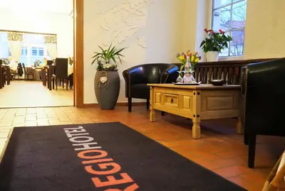 Ein Sitzbereich in der Unterkunft REGIOHOTEL Quedlinburger Hof - #HistorischerCharme #ZentraleLage #Wellness #FreeParking