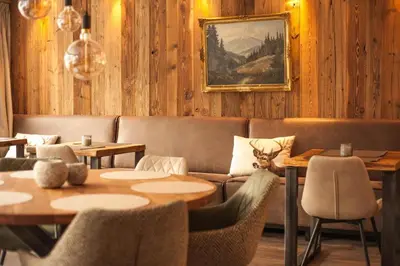 Ein Sitzbereich in der Unterkunft Harz hotel Iris