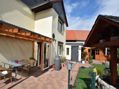 Das Gebäude in dem sich die Ferienwohnung befindet