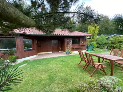 Ein Garten an der Unterkunft Lodge am Wald Terrasse Garten Grill ruhige Lage Wandern