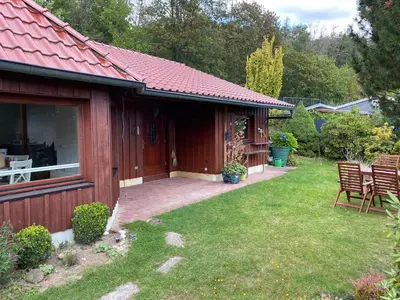 Ein Garten an der Unterkunft Lodge am Wald Terrasse Garten Grill ruhige Lage Wandern