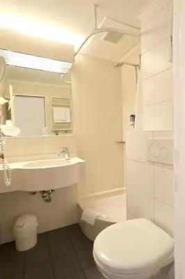 Ein Badezimmer in der Unterkunft Hotel Der Achtermann