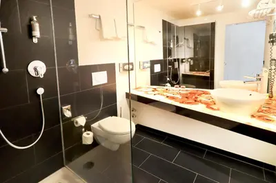 Ein Badezimmer in der Unterkunft Hotel Der Achtermann