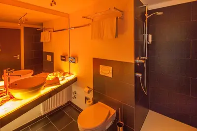 Ein Badezimmer in der Unterkunft Hotel Der Achtermann
