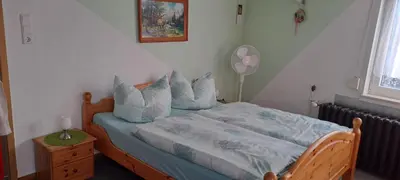 Ein Bett oder Betten in einem Zimmer der Unterkunft Ferienwohnung Haus Niedersachsen