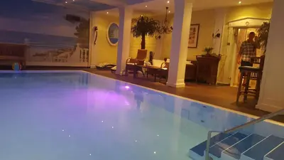 Der Swimmingpool an oder in der Nähe von Parkhotel Fischer