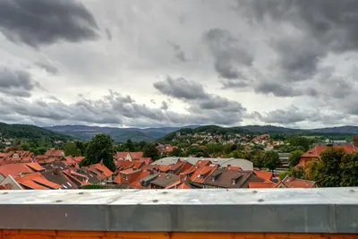 Ein allgemeiner Bergblick oder ein Berglick von der Ferienwohnung aus
