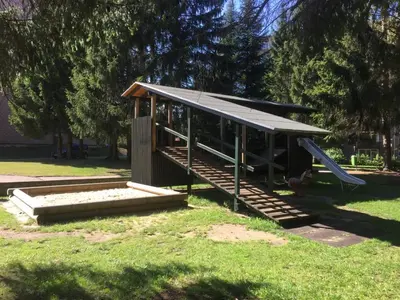 Ein Garten an der Unterkunft Ferienwohnung Schneeweißchen an der Therme