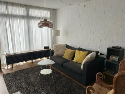 Ein Sitzbereich in der Unterkunft Roter Bär im Quellenweg