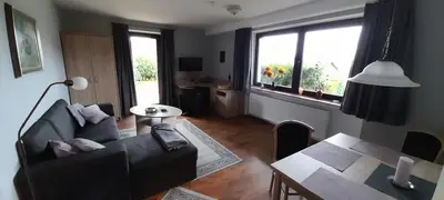Ein Sitzbereich in der Unterkunft Ferienwohnung Wiesenblick mit Terrasse im Landhaus Fischer