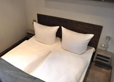 Ein Bett oder Betten in einem Zimmer der Unterkunft StrandBerg's Designhotel Viktoria