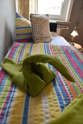 Ein Bett oder Betten in einem Zimmer der Unterkunft Hotel-Pension Teutonia