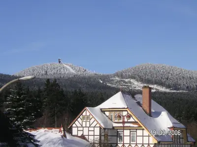 Ein allgemeiner Bergblick oder ein Berglick von der Pension aus