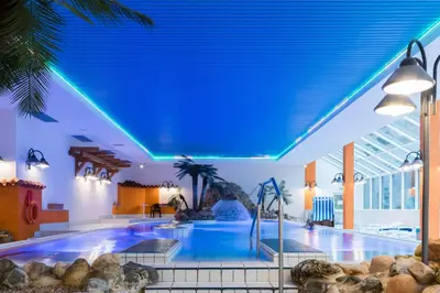 Der Swimmingpool an oder in der Nähe von Familien Apartmenthotel Panoramic