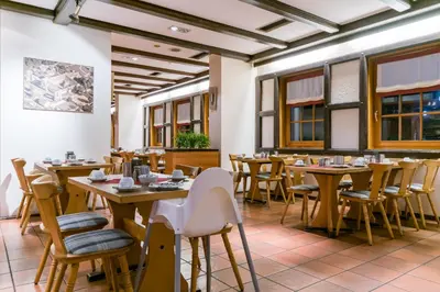 Ein Restaurant oder anderes Speiselokal in der Unterkunft Familien Apartmenthotel Panoramic