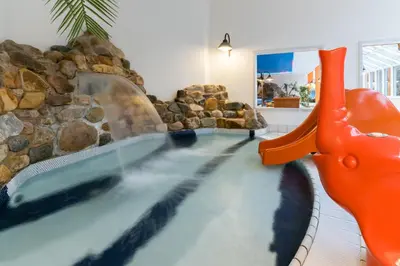 Der Swimmingpool an oder in der Nähe von Familien Apartmenthotel Panoramic