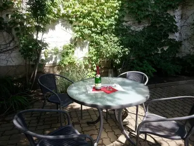 Ein Garten an der Unterkunft Ferienwohnung zur Vossbrücke