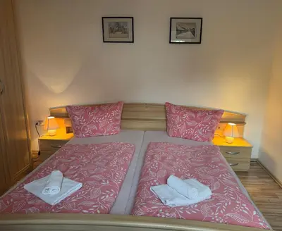 Ein Bett oder Betten in einem Zimmer der Unterkunft Ferienwohnung An der Bodetal Therme