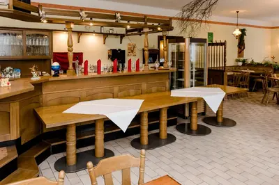 Lounge oder Bar in der Unterkunft Hotel und Campingstell und Zeltplatz an der Talsperre im Harz