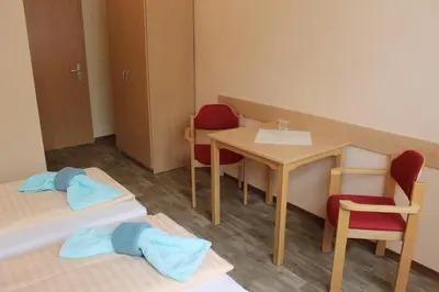 Ein Bett oder Betten in einem Zimmer der Unterkunft Hotel und Campingstell und Zeltplatz an der Talsperre im Harz
