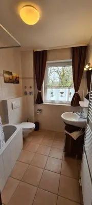 Ein Badezimmer in der Unterkunft Ferienwohnung Aaron II inkl Bettwäsche Handtücher Endreinigung