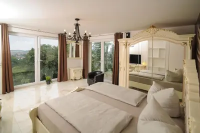 Ein Bett oder Betten in einem Zimmer der Unterkunft Designlofts 14P - Sennhütte 17