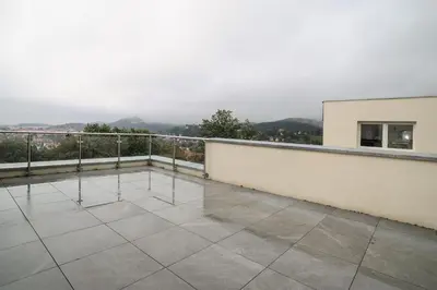Ein allgemeiner Bergblick oder ein Berglick von der Ferienwohnung aus