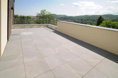 Ein allgemeiner Bergblick oder ein Berglick von der Ferienwohnung aus