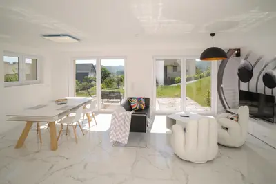 Ein Sitzbereich in der Unterkunft Designapartments Die besondere ART - Sennhütte 7