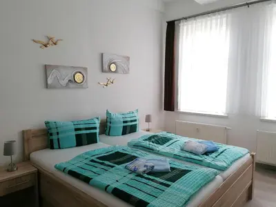 Ein Bett oder Betten in einem Zimmer der Unterkunft Ferienwohnung Neuer Weg 15