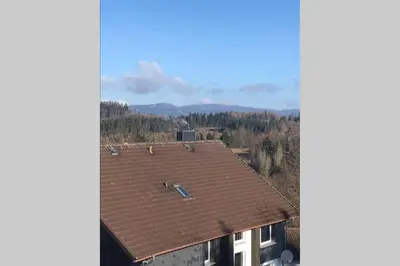 Ein allgemeiner Bergblick oder ein Berglick von der Ferienwohnung aus