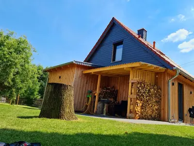 Das Gebäude in dem sich das Ferienhaus befindet