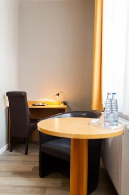 Ein Sitzbereich in der Unterkunft Altora Eisenbahn Themenhotel