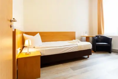 Ein Bett oder Betten in einem Zimmer der Unterkunft Altora Eisenbahn Themenhotel
