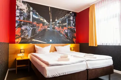 Ein Bett oder Betten in einem Zimmer der Unterkunft Altora Eisenbahn Themenhotel