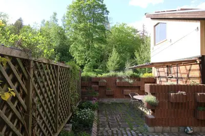 Ein Garten an der Unterkunft Insel