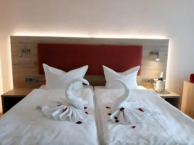 Ein Bett oder Betten in einem Zimmer der Unterkunft Hotel Hahnenkleer Hof