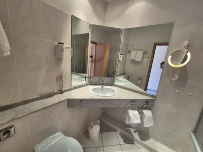Ein Badezimmer in der Unterkunft Hotel Hahnenkleer Hof