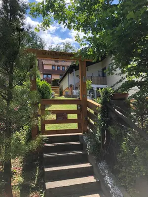 Das Gebäude in dem sich die Ferienwohnung befindet
