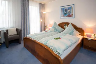 Ein Bett oder Betten in einem Zimmer der Unterkunft Hotel Restaurant Rehberg