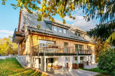 Das Gebäude in dem sich die Ferienwohnung befindet
