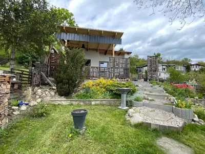 Ein Garten an der Unterkunft Haus Gisela