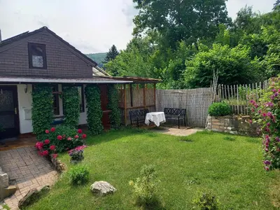 Ein Garten an der Unterkunft Zwölfenstein mit 3 DTV Sternen ausgezeichnet