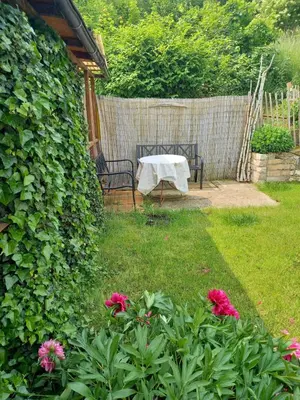 Ein Garten an der Unterkunft Zwölfenstein mit 3 DTV Sternen ausgezeichnet